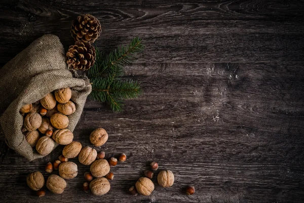 Çantasından dökülen ceviz