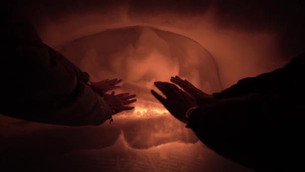 Winter vacation at the ski resort. Stunning interior in icy room at Ice Hotel. Frozen room made of ice and snow at famous Icehotel. Fake fire light. Ice hotel fire in fireplace — Stock Video