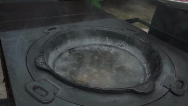 Cuisine traditionnelle caucasienne. Cuisine traditionnelle géorgienne, Khinkali . — Video