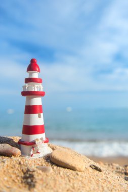 Sahildeki deniz feneri.