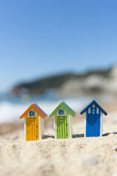 Kleurrijke strand hutten — Stockfoto