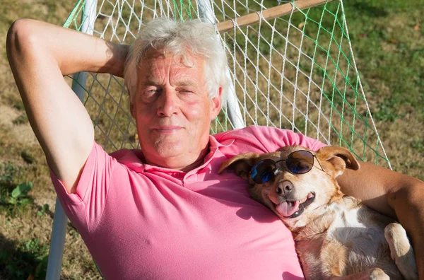 Man with dog in hammock — Stock Photo, Image