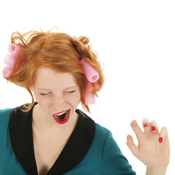 Mulher com encrespadores no cabelo bocejo — Fotografia de Stock