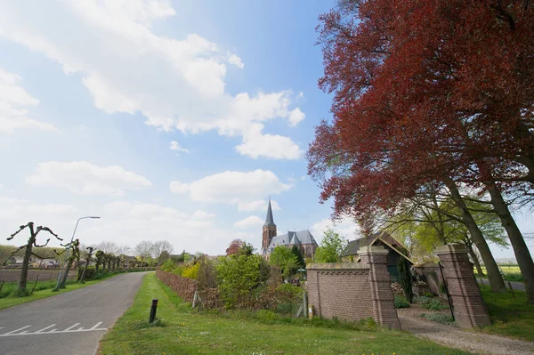 Nederlands dorp met kerk — Stockfoto
