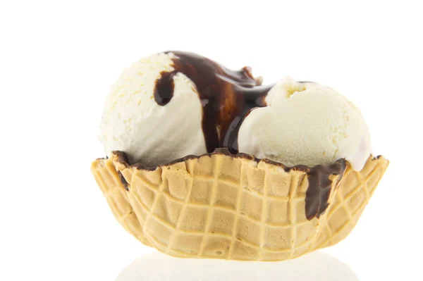 Cup vanilla ice with chocolate sauce — Stock Photo, Image
