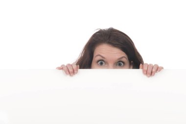 Reklam için beyaz tahta olan kadın