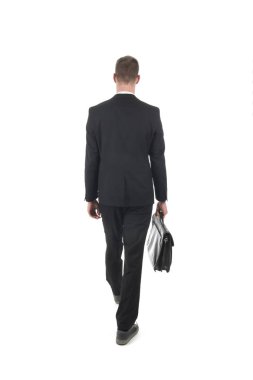 İş adamı evrak çantası ile yürüyüş arkadan görünüm