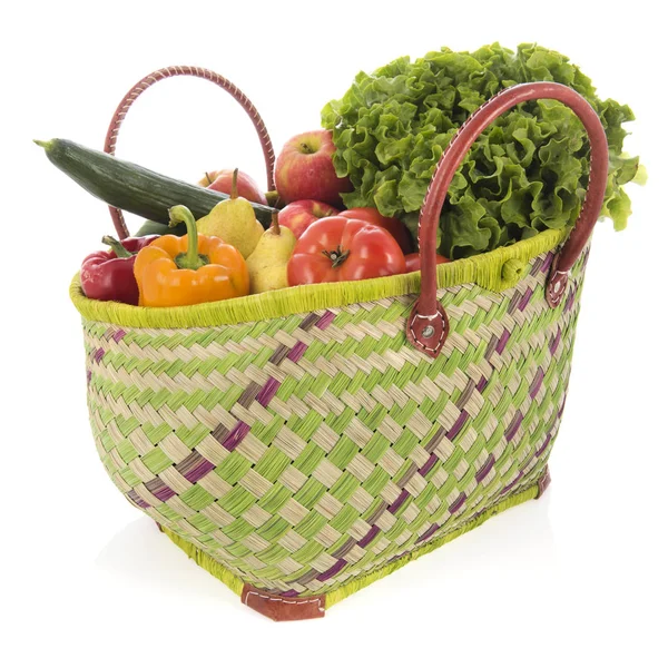 Cesto shopping con frutta e verdura — Foto Stock