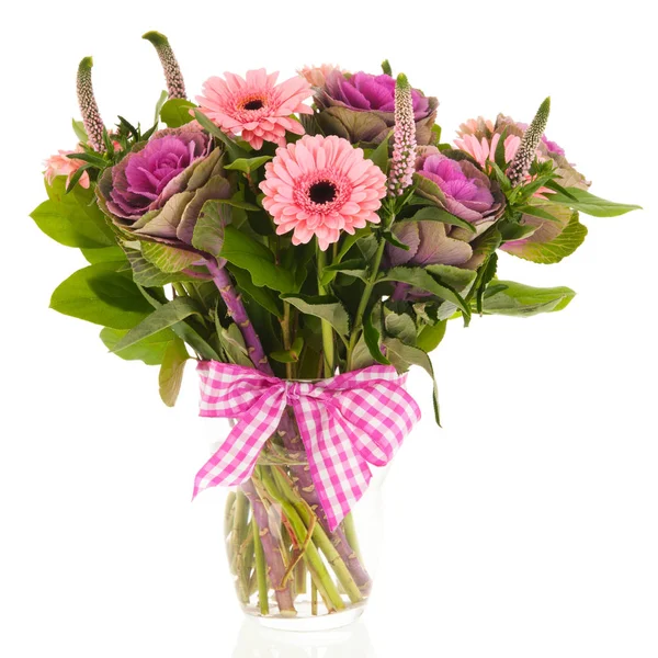 Flores de aniversário de buquê misto em vaso de vidro — Fotografia de Stock