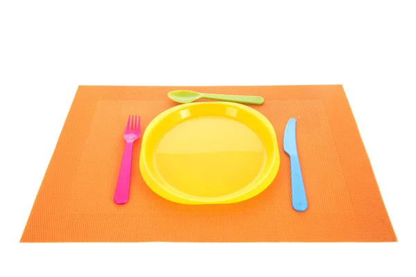 Apparecchiare tavolo con stoviglie di plastica — Foto Stock
