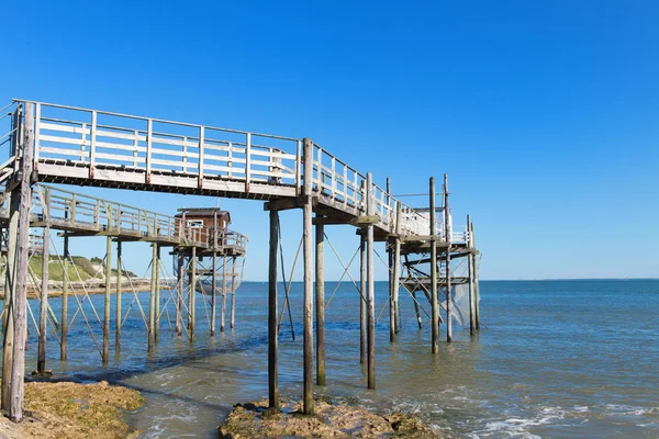 Cabanas de pescadores na costa — Fotografia de Stock