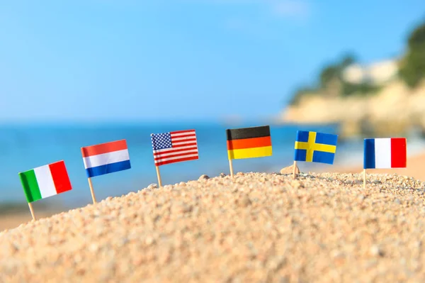 Европейский пляж с флагами — стоковое фото