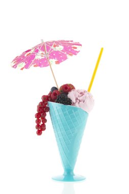 Cam dondurma ve meyve orman