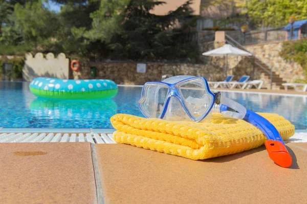 Snorkeling set and towel — Stock Photo, Image