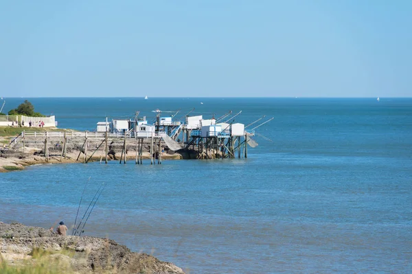 Cabañas de pescadores en la costa — Foto de Stock