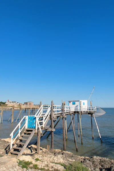 Rybářské chaty u pobřeží — Stock fotografie