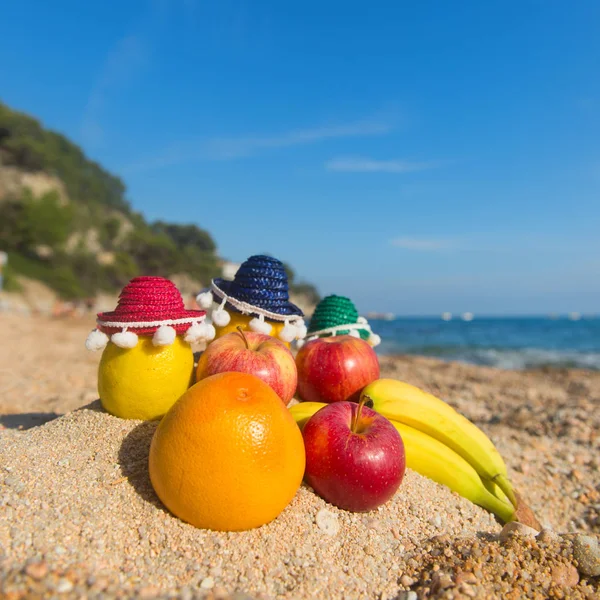 Surtido de fruta española en la playa — Foto de Stock