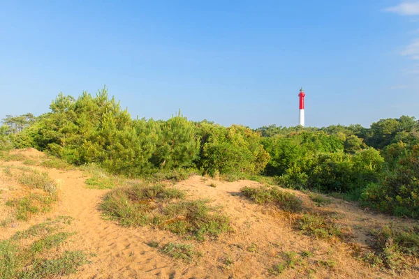 Latarnia morska na plaży — Zdjęcie stockowe