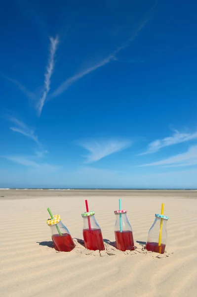 Bebidas na praia — Fotografia de Stock