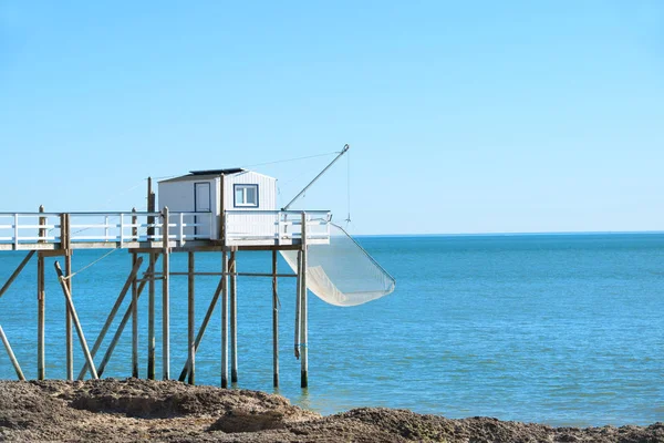 Rybak kabiny na wybrzeżu — Zdjęcie stockowe