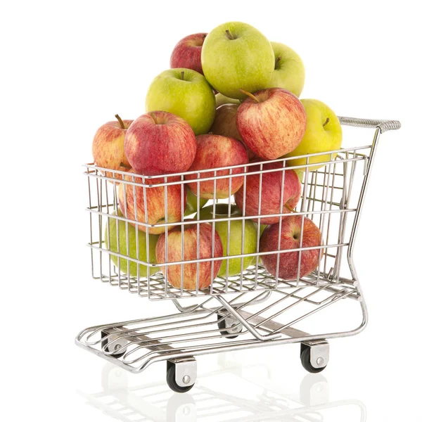 Nákupní košík s jablky zelené a červené — Stock fotografie