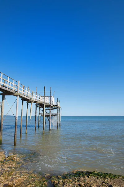 Cabañas de pescadores en la costa — Foto de Stock