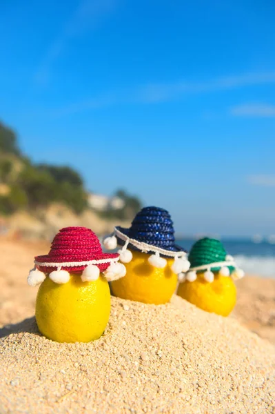 Limones españoles en la playa — Foto de Stock