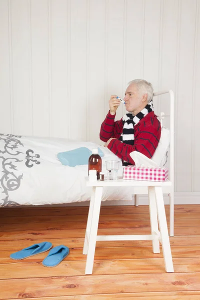 Sick man sitting in bed — Stock Photo, Image