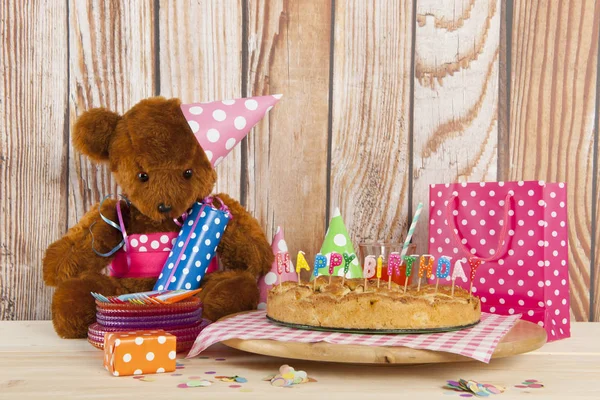 Bolo de aniversário com velas para festa infantil — Fotografia de Stock