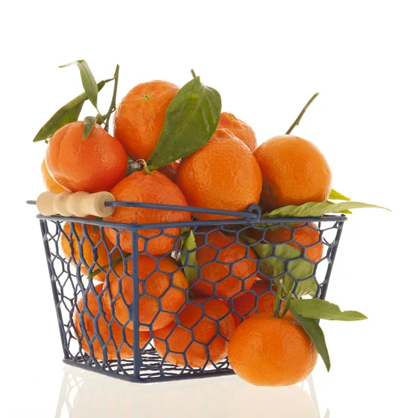 Tangerines iin basket solated over white background — Stock Photo, Image