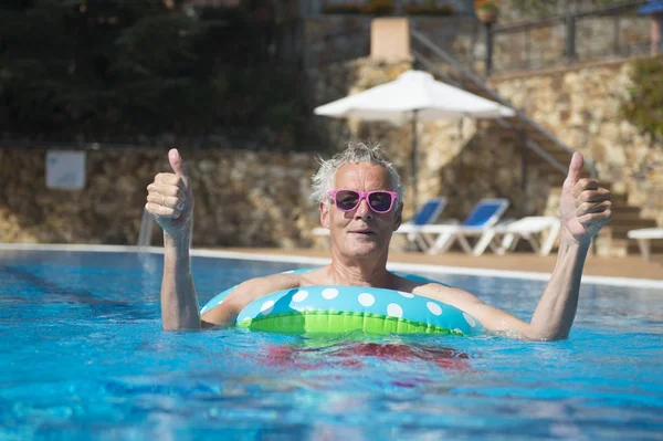 Man having fun at vacation — Stock Photo, Image