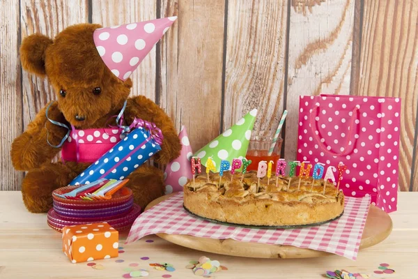 Tarta de cumpleaños con velas para fiesta infantil — Foto de Stock