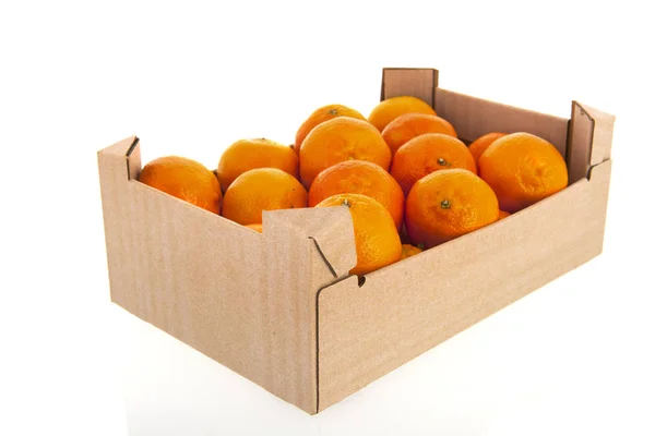 Cajón de cartón mandarinas — Foto de Stock