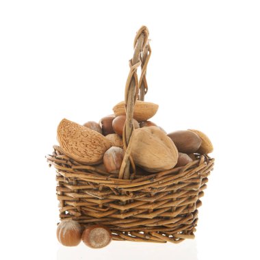 Beyaz arka plan üzerinde ürün yelpazesine fındık