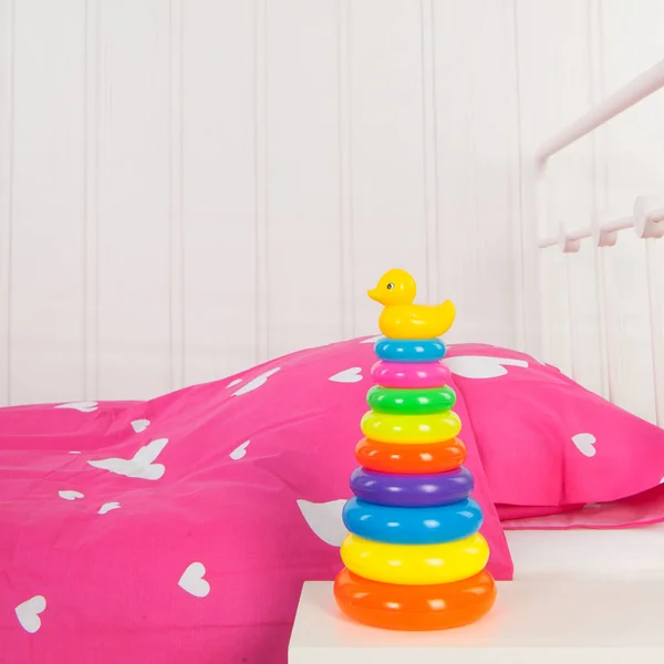 Игрушки в спальне — стоковое фото