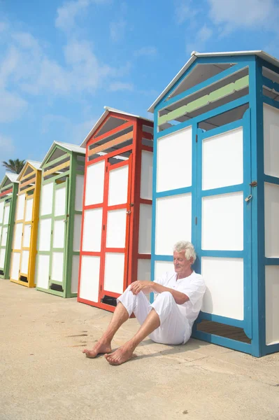 Cabanas de praia coloridas — Fotografia de Stock