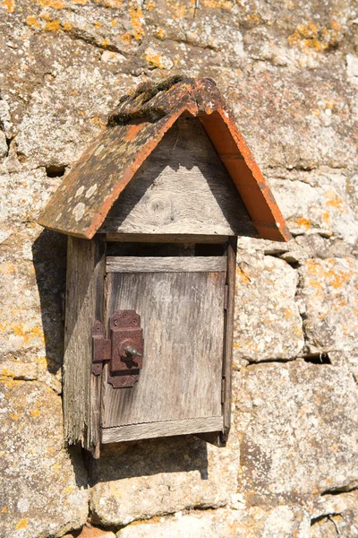 Gamla trä letterbox — Stockfoto