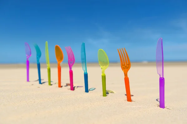 Menaje de plata en la playa — Foto de Stock