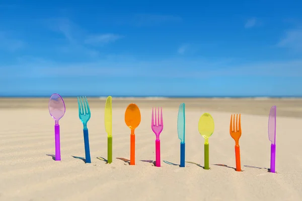 Menaje de plata en la playa — Foto de Stock