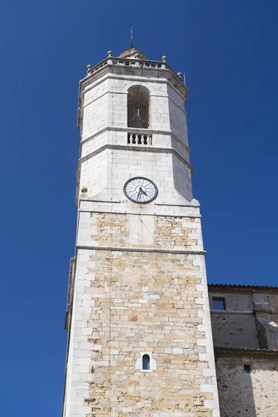 Věž kostela ve španělštině Llagostera — Stock fotografie