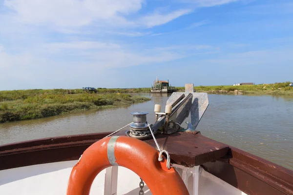 Con un barco en Paisaje con camarotes Oyster — Foto de Stock