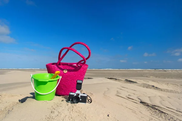 Bagagli in spiaggia — Foto Stock