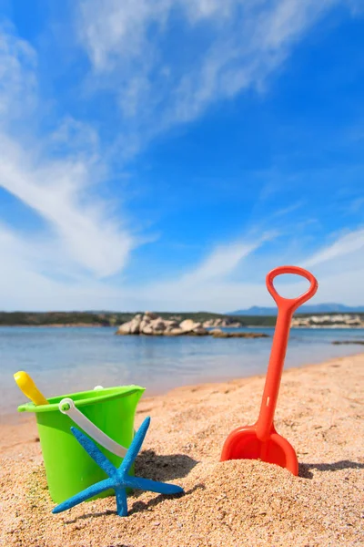 Spielzeug am Strand — Stockfoto