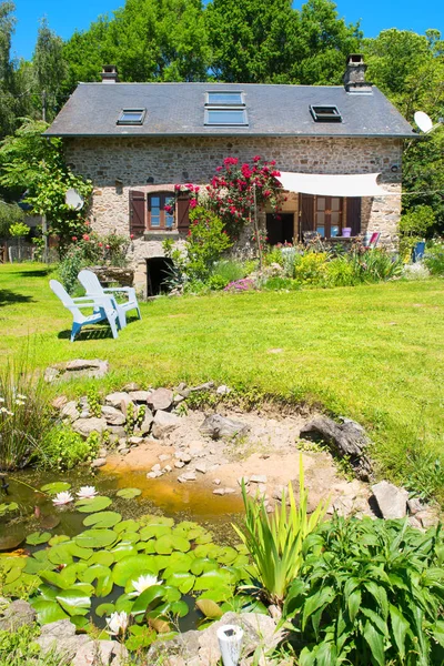 Romantiskt hus i Frankrike — Stockfoto