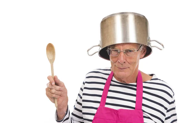 Senior Houseman Med Rosa Förkläde Och Matlagning Potten Isolerad Över — Stockfoto