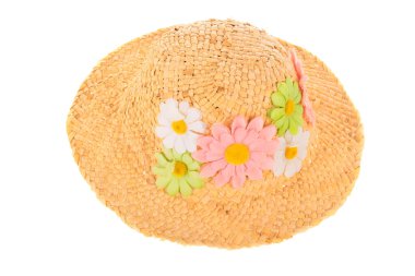 Beyaz arka planda saklı çiçekli saman yaz şapkası