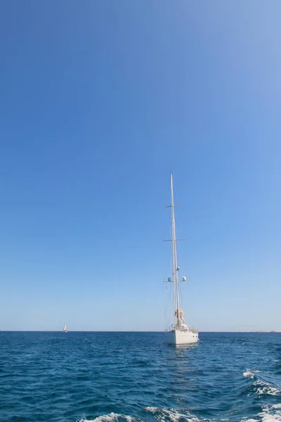 Sail Boat Withous Sails Sea — Stock Photo, Image