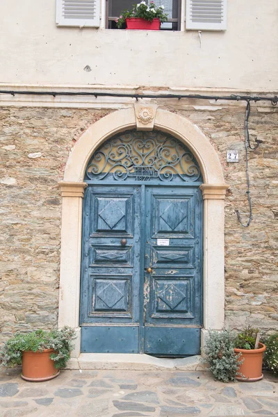 Κλειστές Πόρτες Εκκλησιών Γαλλία Κορσική Γαλλικό Χωριό Casinca Vescovato — Φωτογραφία Αρχείου