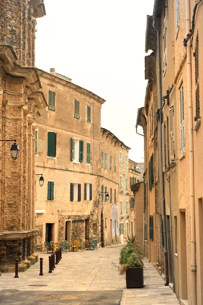 Corsica Lane in centrum Penta di Casinca, Fransa