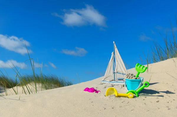 ビーチで砂丘のおもちゃ — ストック写真